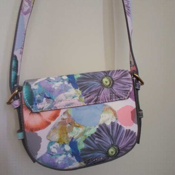 Super Cute!! Love & Lore Cross body purse, Floral with Chain strap - Picture 7 of 13